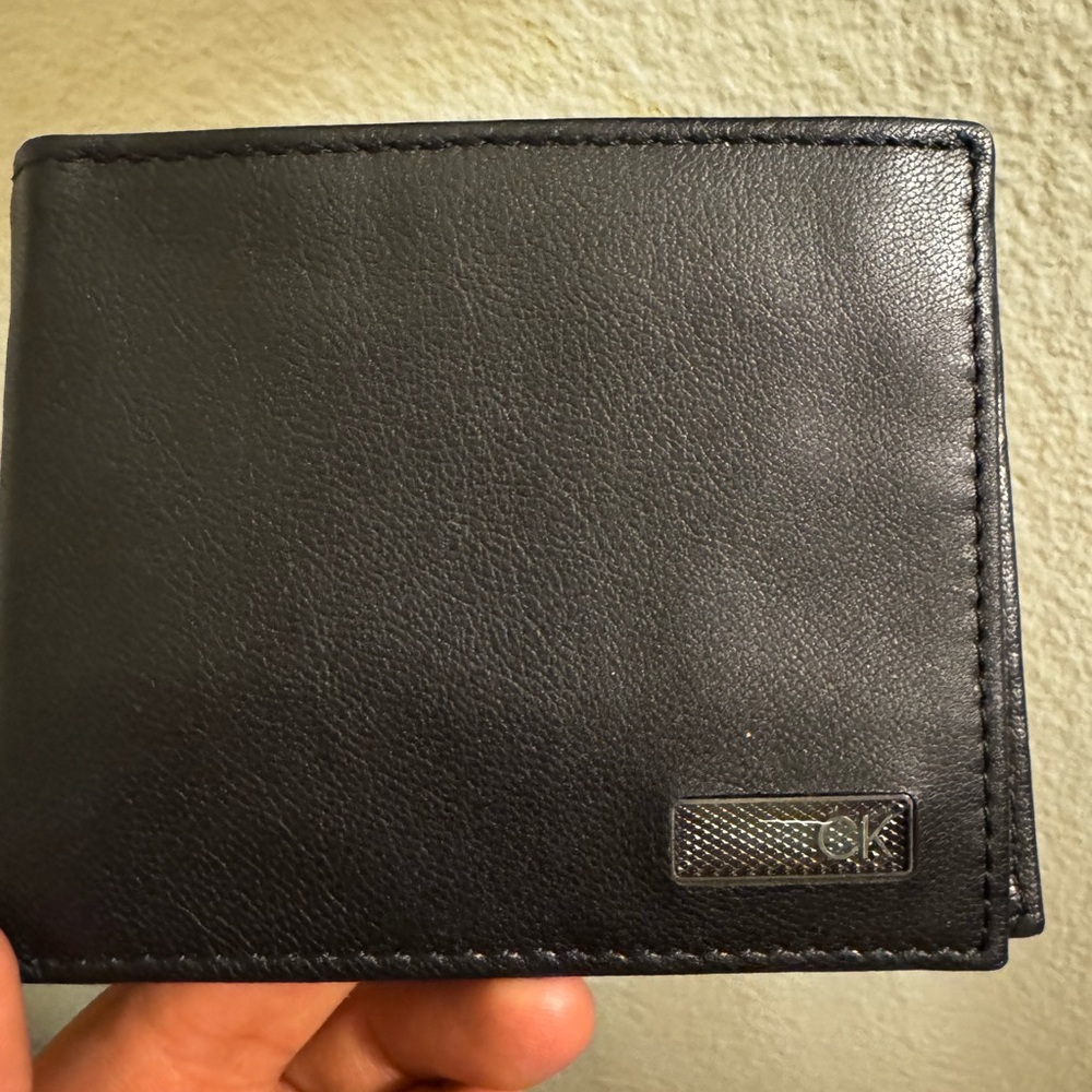 Calvin Klein Black Key & Card Holder Sleek Design